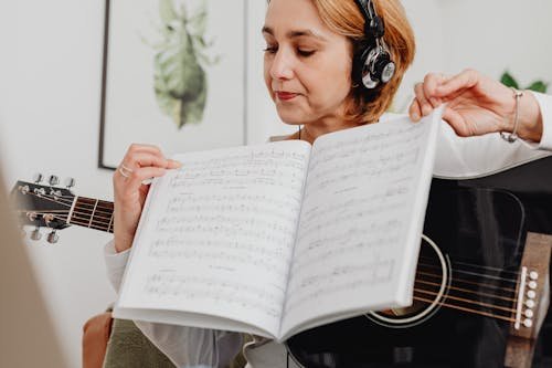 Top 5 Benefits of Enrolling in Guitar Classes in Palava